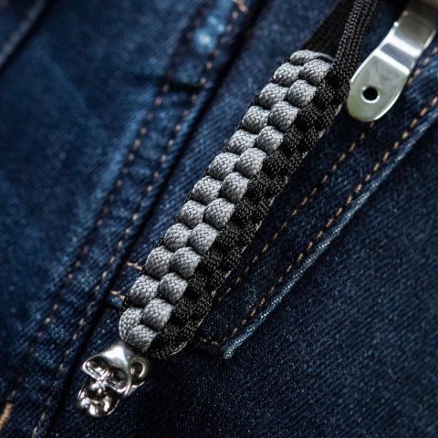 Przywieszka do noża M-Tac Cuboid Skull Black/Grey paracord (TMLCS-BKGR) Przywieszka do noża M-Tac Cuboid Skull Black/Grey paracord (TMLCS-BKGR)